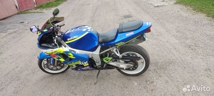 Спортивный мотоцикл Сузуки Джиксер