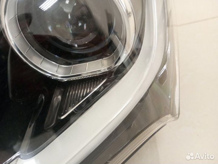 Фара ксеноновая передняя левая Hyundai Grand Santa