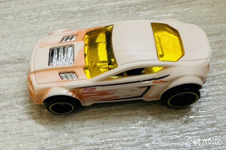 Машинки хот вилс hot wheels + кейс для хранения