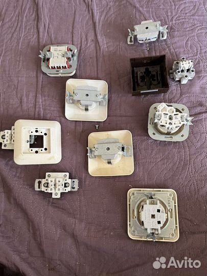 Розетки и выключатель