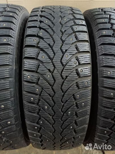 Pirelli Formula Ice 215/65 R16 98T