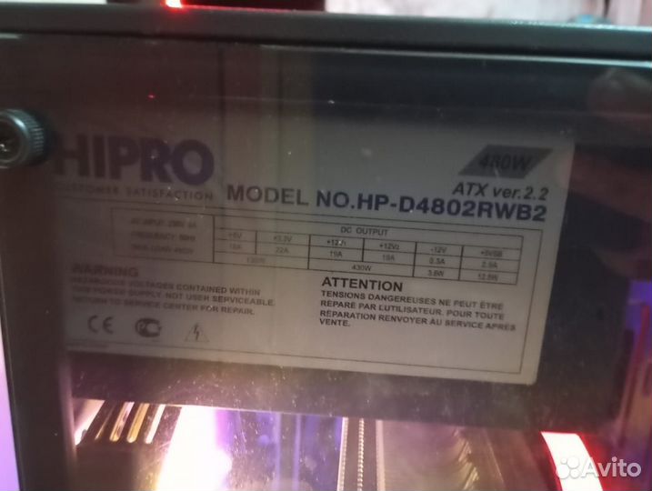 Игровой компьютер с монитором и клавиатурой