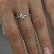 Новое помолвочное кольцо с природным бриллиантом