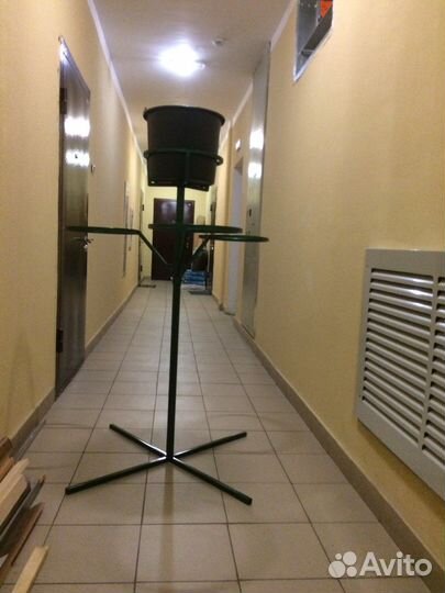 Подставка для цветов из металла