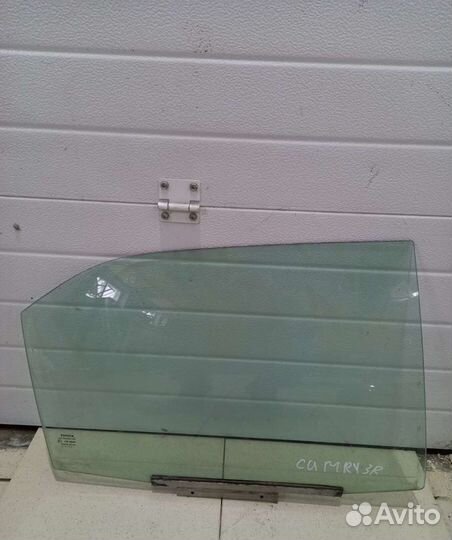 Стекло задней правой двери Toyota Camry 55
