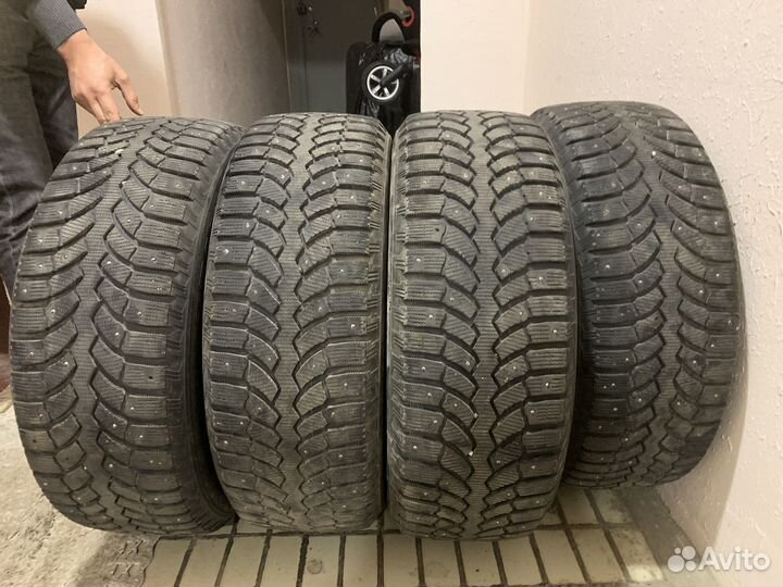 Bridgestone Blizzak Spike-01 235/60 R18