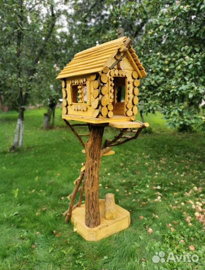 Кормушка для белок и птиц