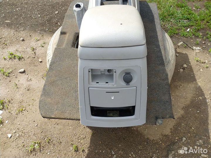 Подлокотник KIA sorento 2005г. 2.5 aт дизель