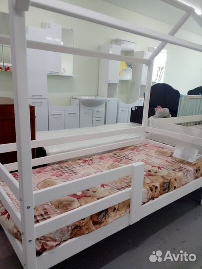 Кроваточка детская из дерева домик 1600-800