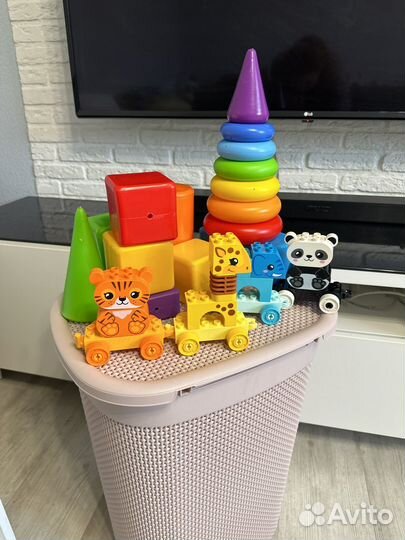 Пирамидка, паровозик из лего
