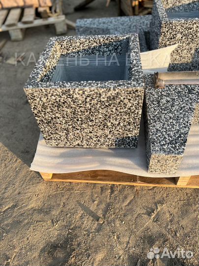 Вазон бетонный для цветов