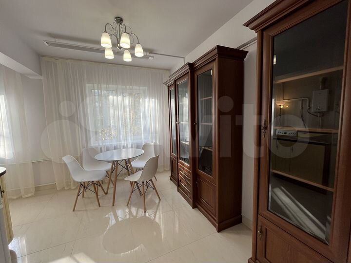 2-к. квартира, 56 м², 2/5 эт.