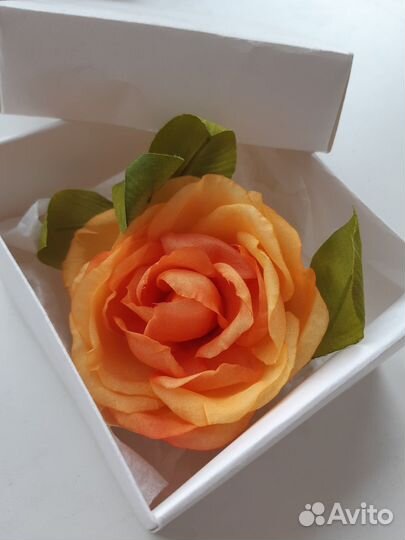 Брошь цветок из ткани ручной работы