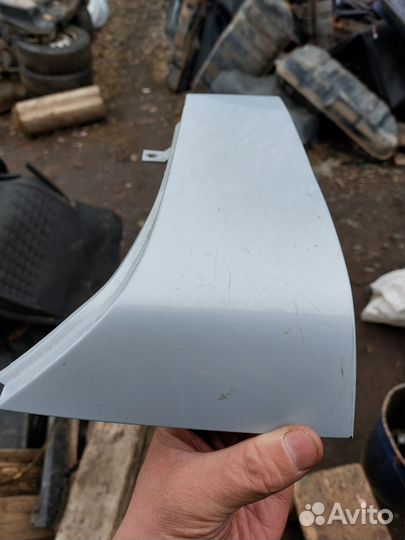 Задняя левая ресничка Ниссан Примера Р12