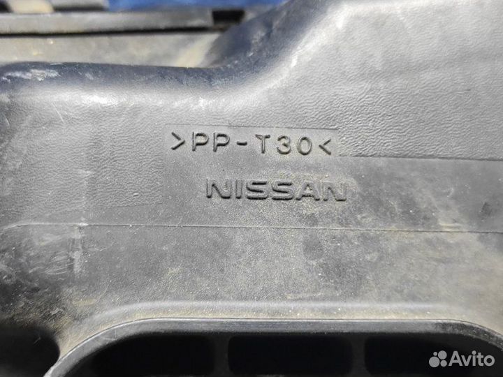 Корпус воздушного фильтра правый Infiniti Ex35