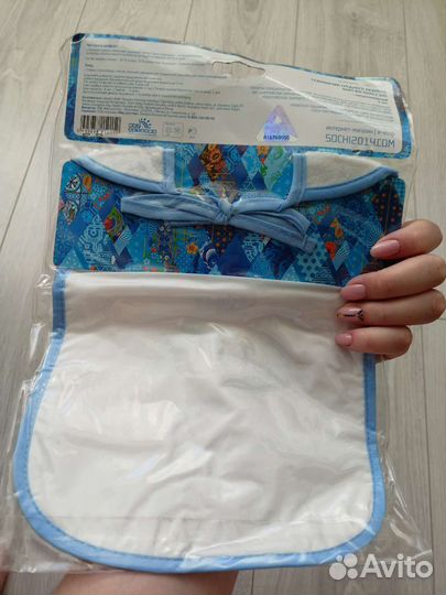 Слюнявчик и пустышка