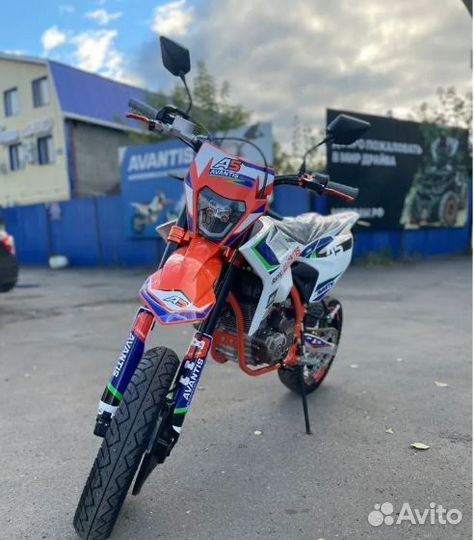Мотоцикл Avantis A5 Lux Motard Авантис Мотард