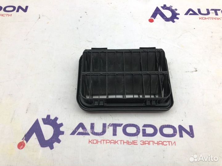 Решетка вентиляционная Mercedes C-Class W203