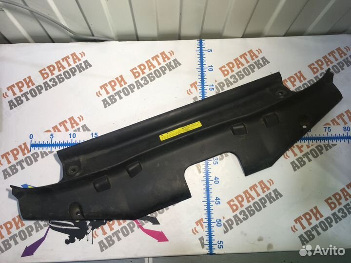 Ниссан Примьера Облицовка замка капота