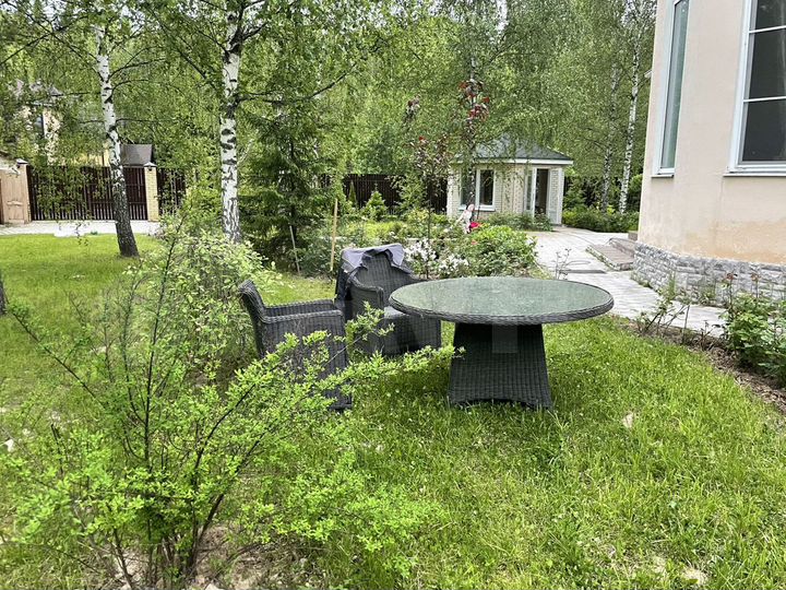 Коттедж 265 м² на участке 20 сот.