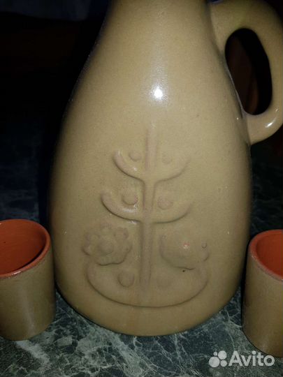 Глиняный кувшин для вина