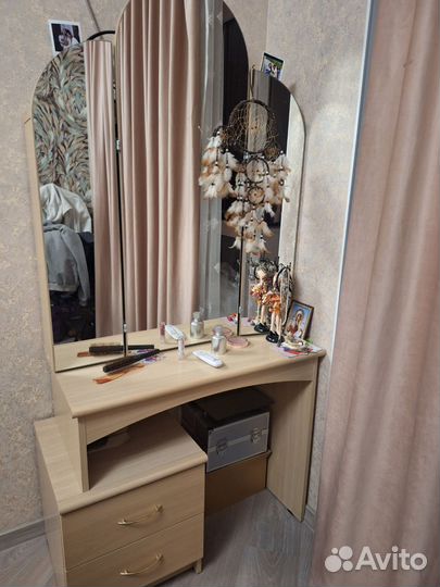 Трюмо. Трельяж. Туалетный столик с зеркалом