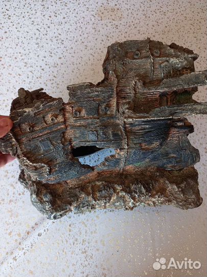 Грот в аквариум корабль