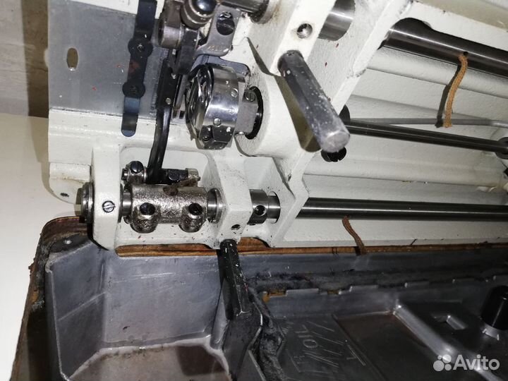 Швейная машинка для средних и тяжёлых материалов