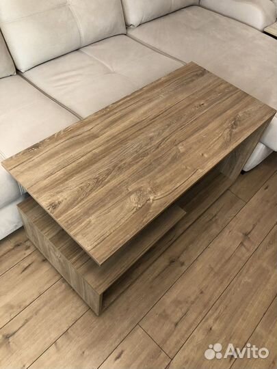 Стол журнальный на колесах новый