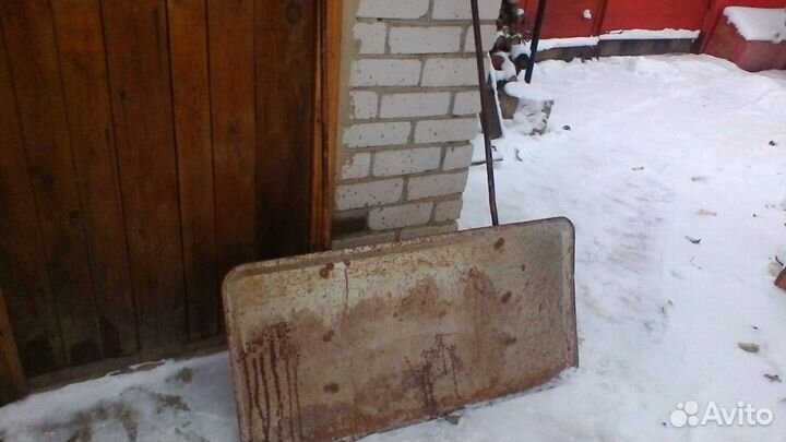 Скребок для уборки снега металлический
