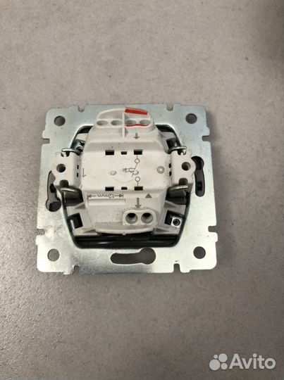 Выключатель 1-клавишный Legrand