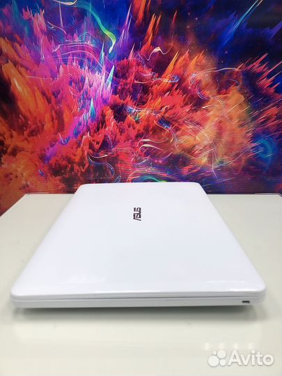 Белый Asus 15.6