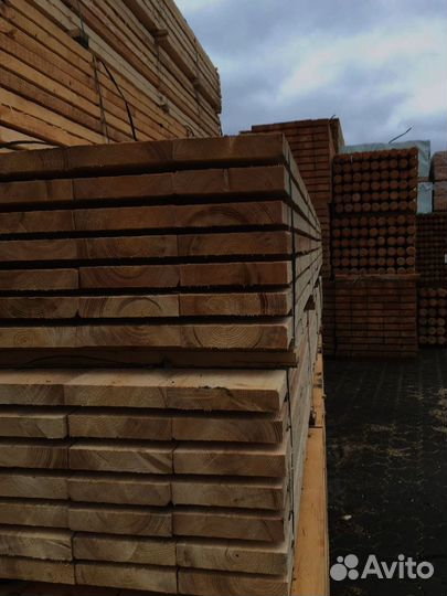 Доски из сосны, прочные и надежные материалы для с