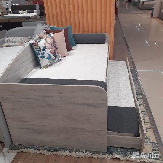 Кровать с дополнительным спальным местом