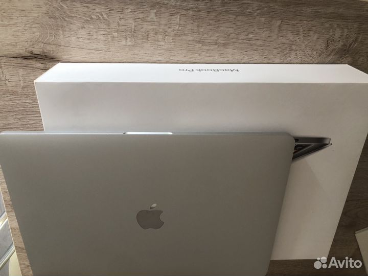 Macbook pro 13 2020 intel i5