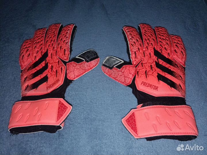 Футбольные вратарские перчатки