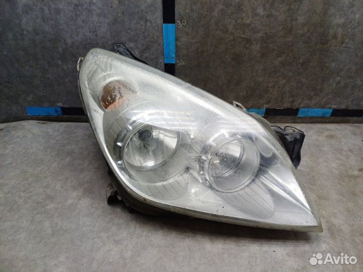 Фара передняя правая Opel Astra H (3D) 1.8 Z18XER