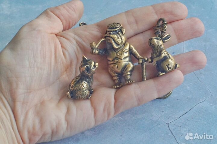 28 брелков-фигурок +2 ложки для обуви