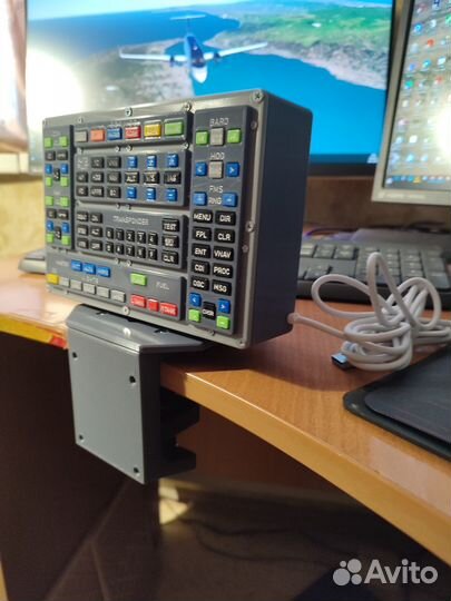 Кнопочный контроллер для aвиаcимуляторoв