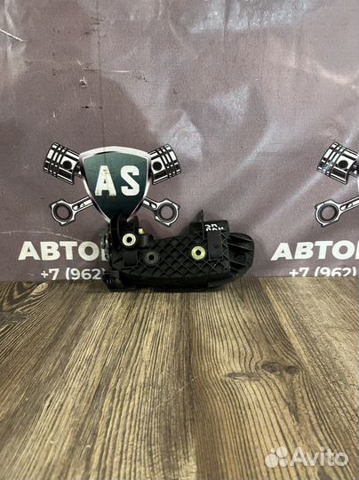 Ответная часть правой ручки Porsche panamera 970