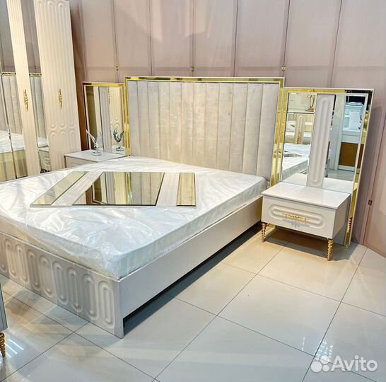 Спальный гарнитур