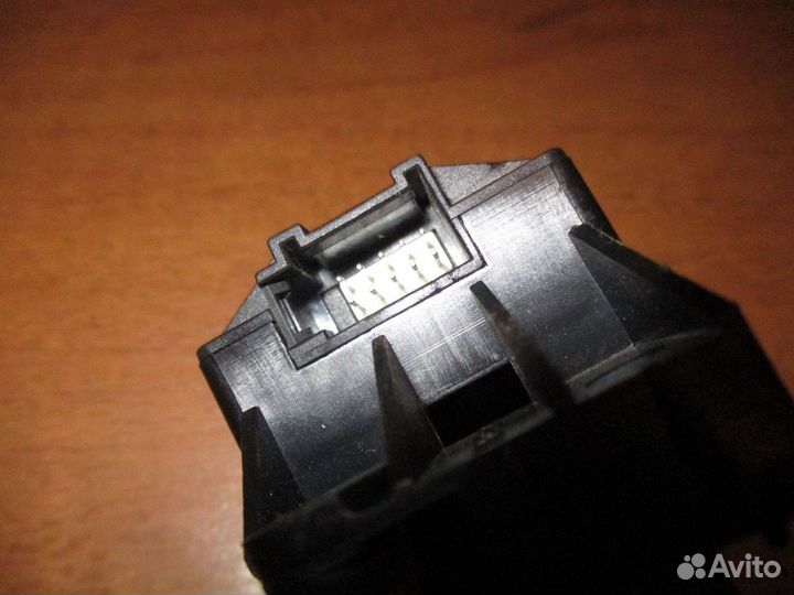 Кнопка фиксатора стояночного тормоза Audi A8 (D3)