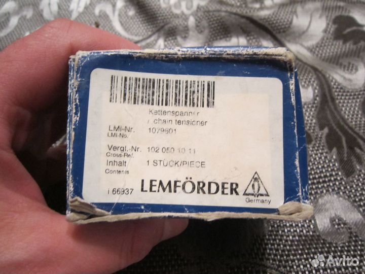 Натяжитель цепи на Mersedes-190