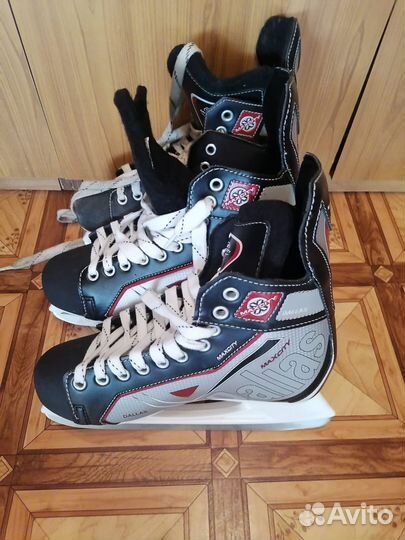 Коньки хоккейные
