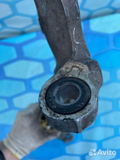 Кулак поворотный передний правый 8K0407254AB