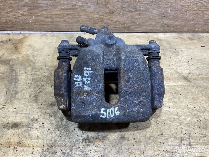 Суппорт передний правый Skoda Fabia 2 S106