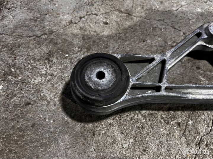 Кронштейн редуктора задний Audi A8 D3 6.0W12BTH