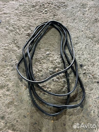 Уплотнительная резинка боковой двери Ford Mondeo