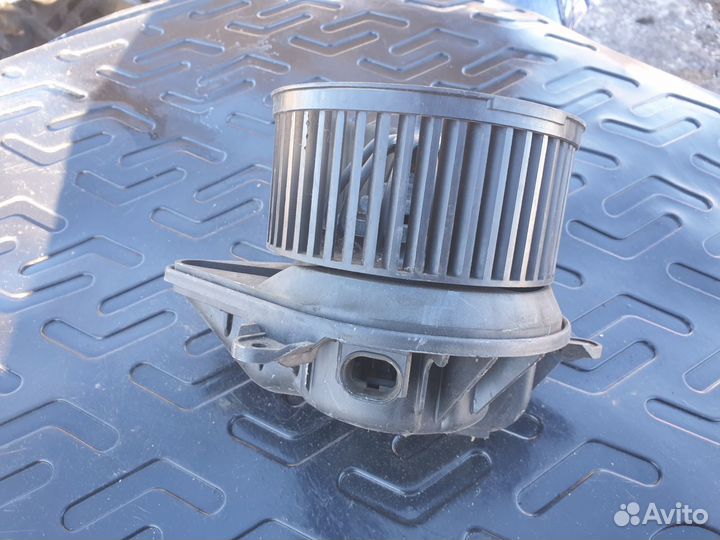 Моторчик отопителя печки Peugeot 406 Пежо 659963H