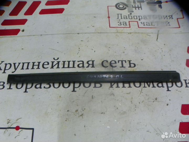 Молдинг передней левой двери Hyundai Santa Fe